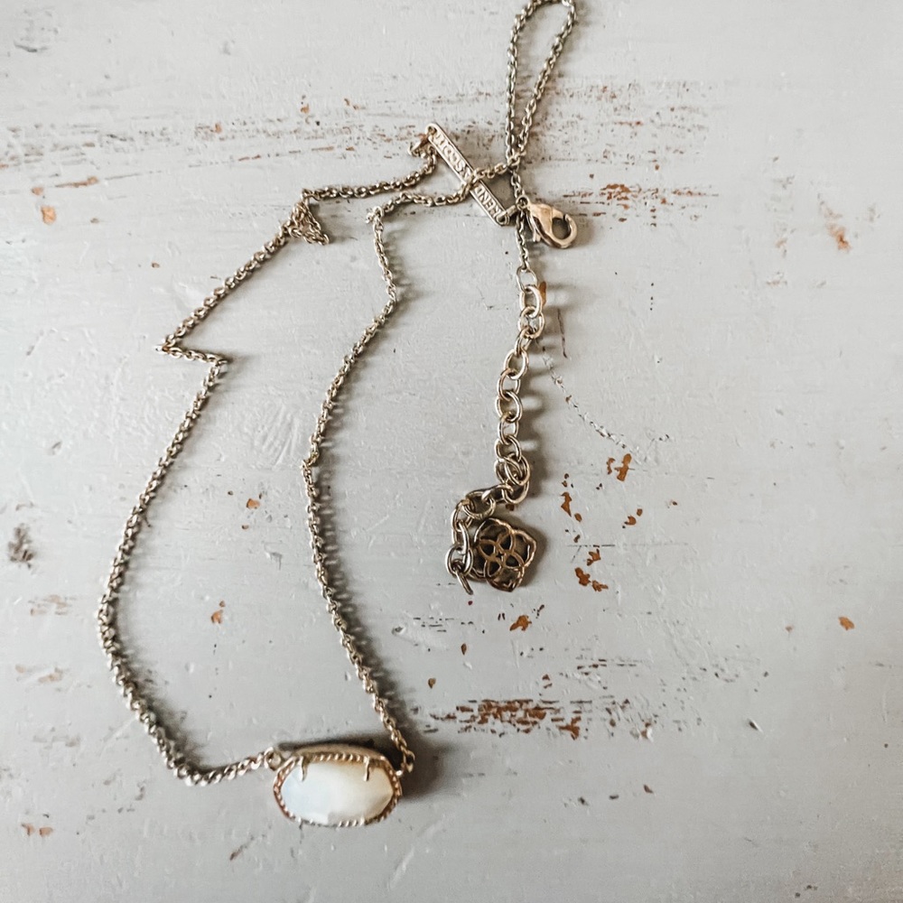 Kendra Scott Elisa Pendant Necklace in Ivory Pearl